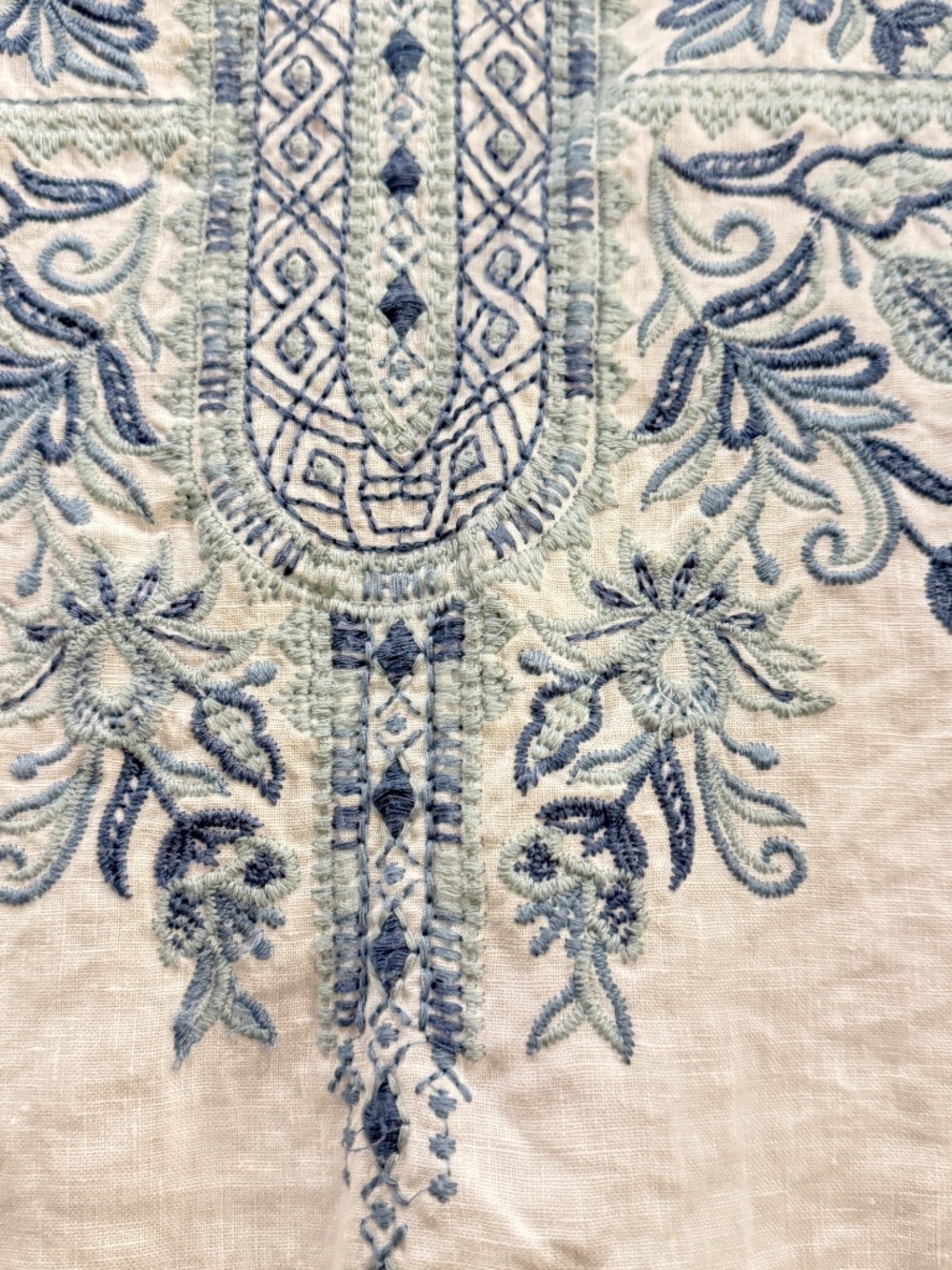 Johnny Was linen embroidered top - Picture 4 of 8